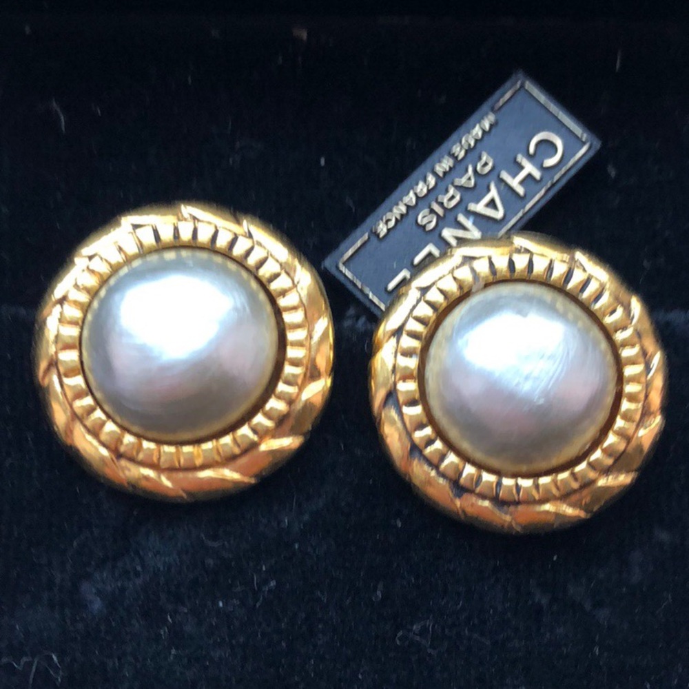 CHANEL PEARL CLIP-ON EARRINGS